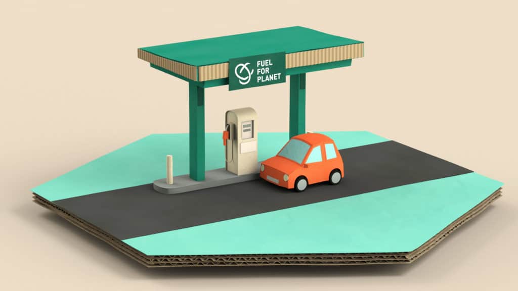Station-service Fuel For Planet et voiture orange, décor 3D en carton, film de lancement