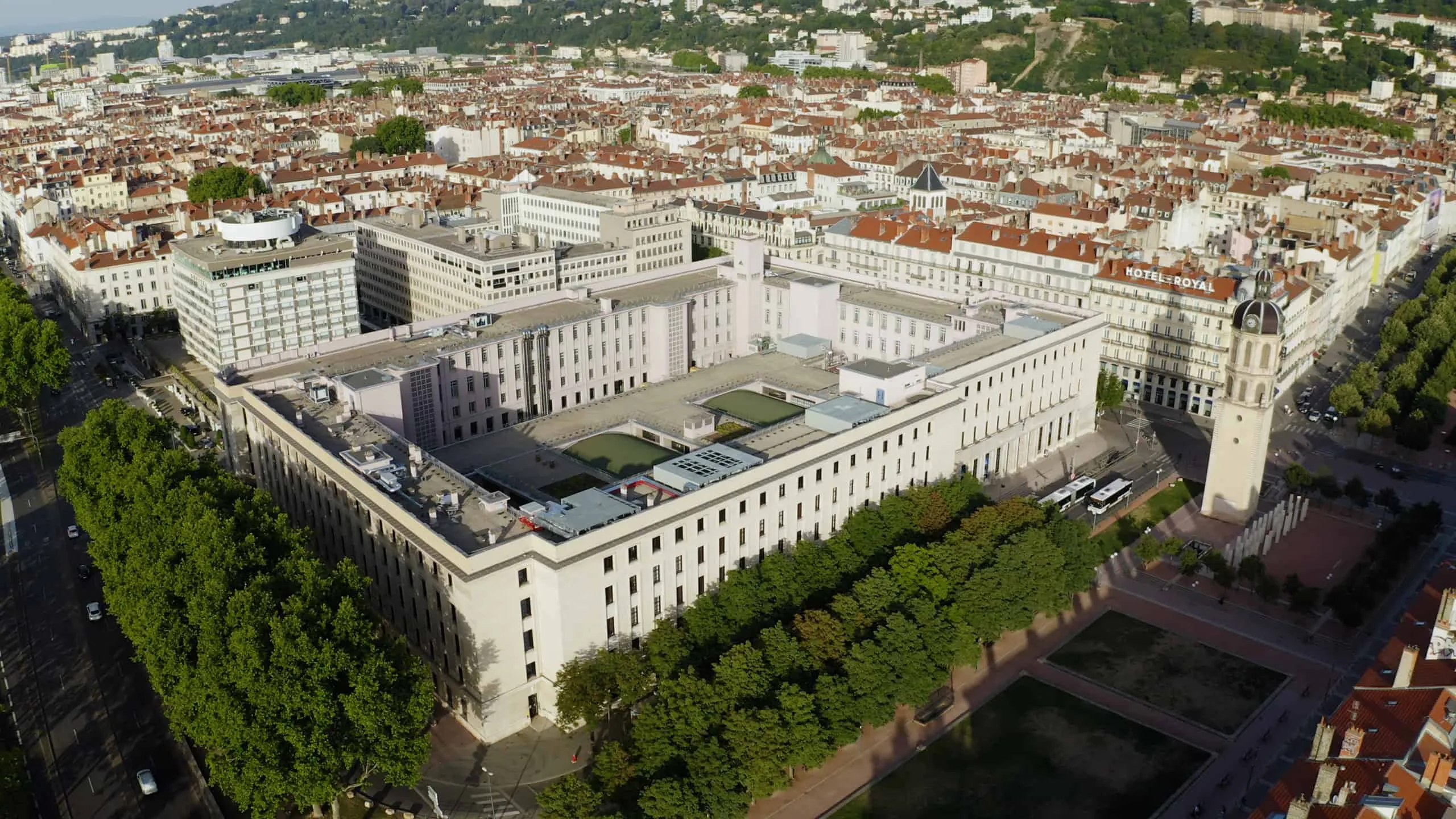 Vue aérienne de l'Hôtel des Postes de Lyon pour La Poste Immobilier