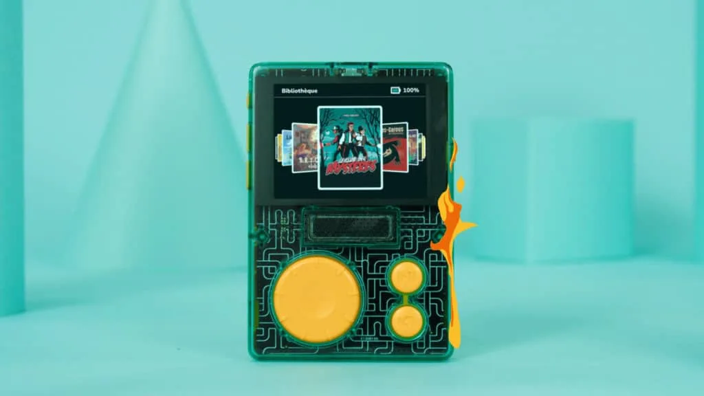 Baladeur FLAM sur fond turquoise avec une flamme animée en motion design, film de lancement Lunii