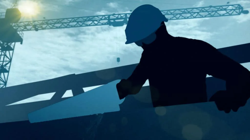 Silhouette d’ouvrier sciant une planche devant une grue, campagne de prévention FFB