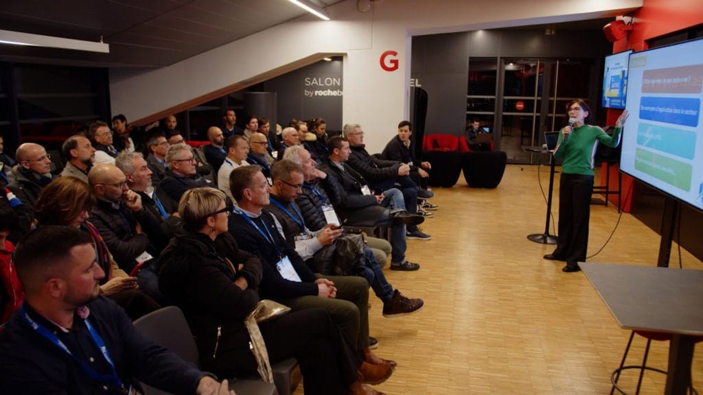 Conférence en salon devant un public assis, tournage de l’événement FFB au Matmut Stadium de Lyon