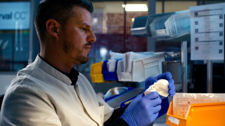 Contrôle qualité d'une orthèse Narval CC dans l'atelier ResMed
